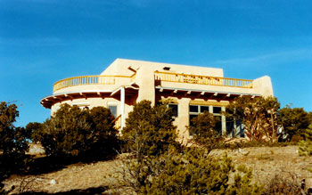 Natural solar adobe residence in Sante Fe, New Mexico